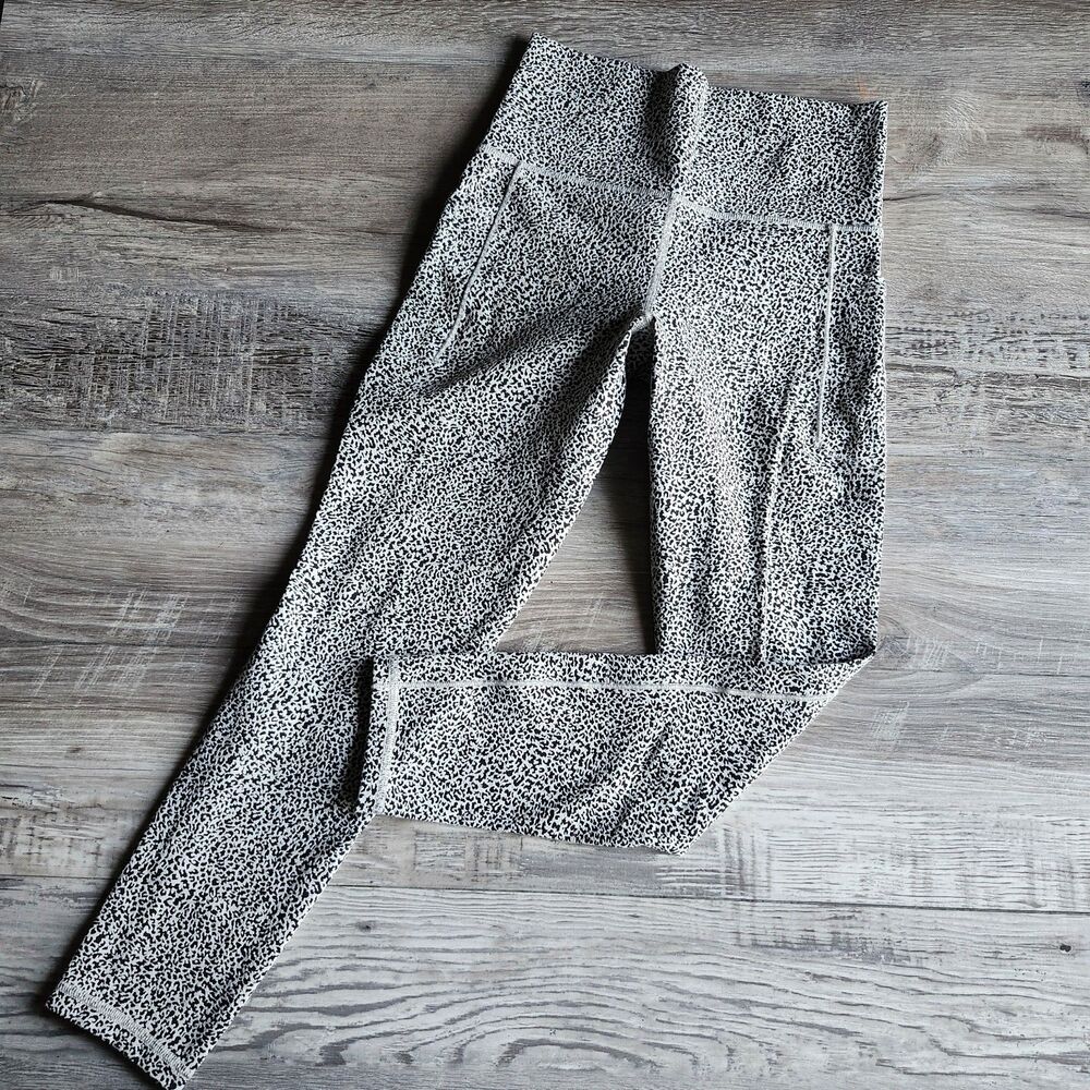 (XS) Athleta Salutation Stash Textured Tight